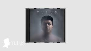 Semua terjebak patah hati dibuatnya. Tulus Monokrom Official Lyric Video Youtube