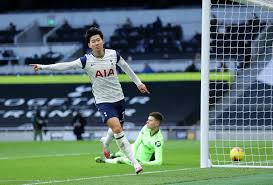 손흥민은 지난 시즌 주급 8만5000파운드(1억2387만원)를 받는다. ì†í¥ë¯¼ 100í˜¸ê³¨ ì„¸ë ˆë¨¸ë‹ˆ ì´¬ìŠ¤ì˜ ì´ìŠˆì™€ ìœ ë¨¸