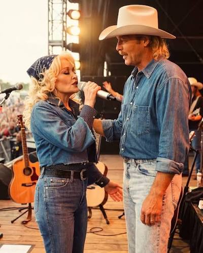 What Alan Jackson said to Dolly Parton in her final moments will give you  chills., From Jolene to I Will Always Love You, Dolly Parton spent 80 years  being the sparkle of the music industry. But as ...