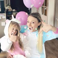 Nous Avons Enfin Pu Enfiler Des Pyjamas Licornes C Etait Une Super Mega Journee Shooting Avec Zodio Home On S Es Roxane Et Louane Atelier De Roxane Roxane
