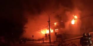 Una serie de manifestaciones se han registrado en la comuna de panguipulli, en la región de los ríos, luego de la muerte de un artista callejero tras un confuso incidente con personal de carabineros. Qb9wlk7uka8ham