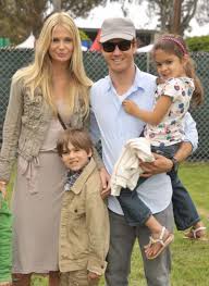Daughter ava lorenn gosselaar, born at noon on 7th may 2006 in los angeles. Mark Paul Gosselaar Welcomes Third Child Saved By The Bell Star S Wife Gives Birth To Son Dekker Edward New York Daily News