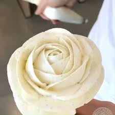 It S All About The Details The Making Of Pavlova Amauryguichon Video In 2020 Yummy Food Dessert Cooking Recipes Desserts Food Garnishes