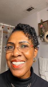 I've been inspired by all of the ladies beautiful puffs. I thought that I  would try it. I love this style and Photogenic makes it easy to achieve!!  Still working