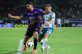 Ángel mena (león) remate de cabeza a quemarropa desde el lado derecho por el lado derecho de la portería. L6dtyjllliffjm