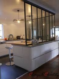 Plan De Travail En Hetre Pour La Partie Repas La Verriere Repose Sur Des Meubles Qui S Ouvrent C Cuisine Verriere Amenagement Maison Cuisine Ouverte Verriere