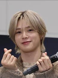 Here's another pic we took of "All My Children" and "Mama's Family" star  Dorothy Lyman, at FanBoy Expo. In this photo, Dorothy (Naomi) is signing  our vintage "Mama's Family" advertising card also