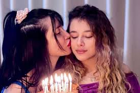 Trusted instagram stalker will help you to watch instagram content without signing up or if you are blocked. H Korh Ths Paola Grafei Poihmata Spasmena Gyalia Soy To Lew Katapineis