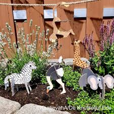 You can then toss them in recycling when the night's over! Animals Made Of Cardboard Wild Cartonboard Animalsofcardboard De Knutseljuf Ede