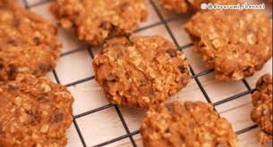 Kali ini adonan cookies digulung! Resep Cookies Renyah Berbahan Dasar Oatmeal Untuk Kue Lebaran