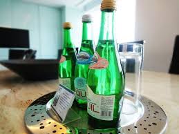 Secara garis besar, jenis pakannya dapat dibagi menjadi dua jenis, yaitu pakan buatan dan pakan alami. Upgrade Wawasanmu Dengan Mengetahui Jenis Jenis Air Dalam Kemasan Ini Yuk