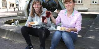 Not just a sandwich or ice cream vendor anymore, these trucks are serving as an expression of their owners creative cookery. Food Truck Festival Auf Dem Ballhof In Hannover Am Wochenende