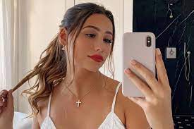 An influencer is an individual who has the power to affect purchase decisions of others because of his/her authority, knowledge, position or relationship with his/her audience. Sophia Chiara Mit Nur 20 Jahren Influencerin Erleidet Schlaganfall Gala De