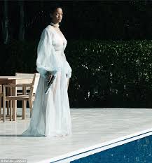 نانسي عجرم تفتقد كاظم وتامر وهكذا رحبت بعاصي وحماقي. Ø¨Ø§Ù„ØµÙˆ Ø± Ø±ÙŠÙ‡Ø§Ù†Ø§ Ø´Ø¨Ù‡ Ø¹Ø§Ø±ÙŠØ© ÙÙŠ Ø£Ø­Ø¯Ø« ÙÙŠØ¯ÙŠÙˆ ÙƒÙ„ÙŠØ¨ Ù„Ù‡Ø§ Lebanon News