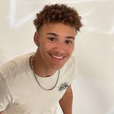 Daniel Tunks's Instagram, Twitter & Facebook