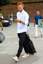 ブラックデニム メンズコーデ特集 クールにキメた大人顔の着こなし 注目アイテム紹介 メンズファッションメディア otokomae ページ 6 メンズ コーデ メンズファッション 春ファッション メンズ