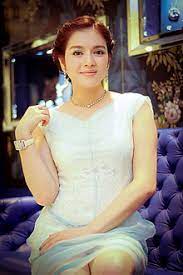 Lý nhã kỳ tên thật trần thị thanh nhàn (sinh ngày 19 tháng 7 năm 1982) là nữ diễn viên, doanh nhân người việt nam.cô được biết đến qua vai diễm kiều trong phim truyền hình kiều nữ và đại gia (2008). Ly Nha Ká»³ Wikipedia