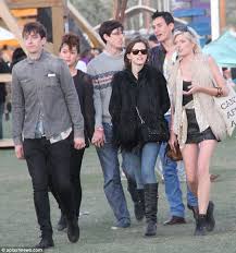 Emma charlotte duerre watson (born 15 april 1990) is an english actress, model, and activist. Emma Watson And Boyfriend Will Adamowicz Pack On Pda At Coachella 2012 Daily Mail Online