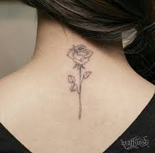 Vous messieurs qui avez envie de trouver un motif très original à vous faire tatouer, quelque chose qui et que vous recherchiez un tatouage petit et discret, un tatouage de bonne taille et voyant, un tatouage qui sache rester classique ou à. Graffittoo Rose Tattoos For Women Rose Tattoos Neck Tattoo