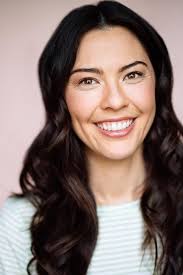 Kari Pickering's Instagram, Twitter & Facebook