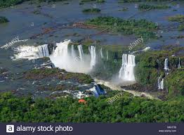 Im nordwesten und norden grenzt es an bolivien, im osten an brasilien und im süden und im westen an argentinien. Antenne Malerische Landschaft Iguazu Wasserfalle Wasserfalle An Der Grenze Zu Brasilien Argentinien Paraguay Unesco Weltkulturerbe Beruhmten Naturwunder Stockfotografie Alamy