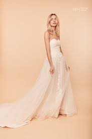 In unserem brautmodengeschäft finden sie hochzeitskleider von international führenden und namhaften herstellern wie: Individuelle Brautkleider Fur Deinen Style Yes To The Dress