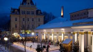 It lies in the southern part of upper austria, at the traun river in the town consists of the katastralgemeinden ahorn, bad ischl, haiden, jainzen, kaltenbach, lauffen. Christkindlmarkt In Bad Ischl Bad Goisern Holiday In The Salzkammergut Austria