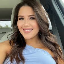 Fallon Lynch's Instagram, Twitter & Facebook