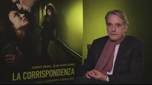 Двое во вселенной (la corrispondenza) год: La Corrispondenza Una Storia D Amore Ai Tempi Di Twitter Video Rai News