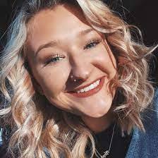 Allison Ostrowski's Instagram, Twitter & Facebook