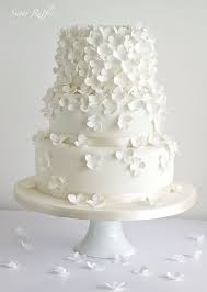 Also included are images of beautiful wedding cakes with sugar flower details, including lace patterned now, check out the 100 pictures of trending white wedding cakes. 30 Delicate White Wedding Cakes Deer Pearl Flowers