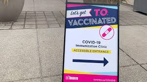 'superstar' pharmacists play critical role at vaccine clinic hosted on u of t's st. Bd2pkjamjve81m
