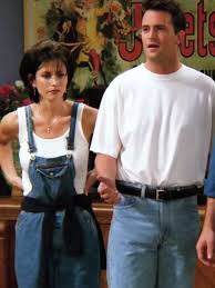 While chandler bing is definitely no fashionista or rachel green, we definitely love some of his looks. At Home Outfit Ideas From Friends Portugal Textile
