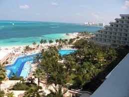 There Are Two Turtle Pools In The Lobby Picture Of Hotel Riu Caribe Cancun Cancun Resorts Hotel Riu Riu Caribe