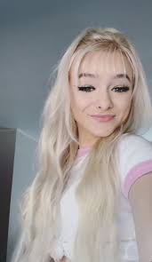 Zoe laverne (tiktok star) lifestyle, wiki, net worth, income, salary, house, cars, favorites, affairs, awards, family, facts & biography zoe laverne is an american tiktok sensation, vlogger, youtuber, instagram star and social media influencer. Pin By Noura Ayechi On Zoe Laverne Zoe And Cody Beautiful Person Laverne