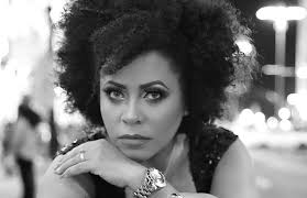 Raquel Rey Alcanza la Marca de 10: Celebrando su Décima Novela