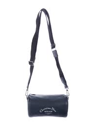 Dior Homme 2018 Atelier Roller Pouch Bags Hmm28497 The Realreal Le sac roller allie l'élégance à un design fonctionnel. dior