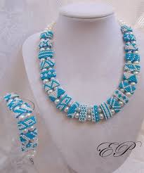 Clean Crisp Carrier Veads Beaded Jewelry Beaded Jewelry Designs Necklace Patterns