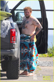 Jonah hill feldstein is an american actor, director, producer, screenwriter, and comedian. Jonah Hill Shows Off Tattoos While Stripping Out Of Wetsuit Photo 4450687 Jonah Hill Shirtless Pictures Just Jared