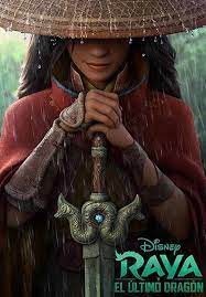 Raya, una niña de gran espíritu aventurero, se embarca en la búsqueda del último dragón del mundo con el objetivo de devolver el equilibrio a kumandra, un lejano y recóndito territorio habitado por una civilización milenaria. Raya Y El Ultimo Dragon Disney Latino