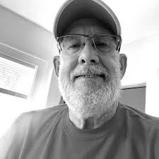 Shouldn't "landing strip" mean that you shave the center and leave the  sides au naturelle? 🤔