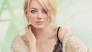 Emma stone has worn plenty of different hair colors over the years and proven she looks good in all while stone now seems to alternate between deep reds and platinum blond shades, keep reading to. Pin On Eyes