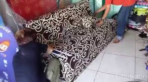 Kami sebagai toko/ agen inoac memberikan harga tetap harga sofa bed inoac sudah pasti lebih mahal di banding harga kasur inoac hal ini sangat masuk akal sebab untuk sofabed terdapat include berikut. Sofa Bed Inoac Saat Di Fungsikan Sebagai Sofa Inoac Dan Kasur Inoac Normal Eka Foam Youtube