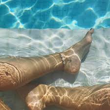 Cause A Little Bit Of Summer Makes A Lot Of History John Mayer E Pes Na Piscina Instagram Tumblr Pics Summer Pictures