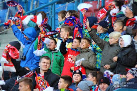 Mało brakowało, a przestałby funkcjonować telefon zaufania dla dzieci i młodzieży fundacji dajemy dzieciom siłę na szczęście wtedy interweniował znany piłkarz, kuba błaszczykowski, który sam. Kuba Blaszczykowski Kupil Bilety Na Mecz Za 25 Tysiecy