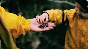 आप दान के समय भी यह गलती करते हैं, इसलिए सावधान रहें, अन्यथा सब कुछ बर्बाद हो जाएगा!