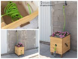 Elegante Losung Zur Aufbewahrung Eures Gartenschlauchs In 2020 Diy Ubertopf Gartenschlauch Gartenschlauchhalter