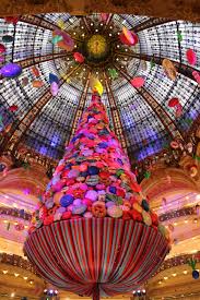 Beautiful and free entertainments for children and adults are to be discovered. File Christmas Decorations At The Galeries Lafayette Haussmann 20171223 2 Jpg Wikimedia Commons