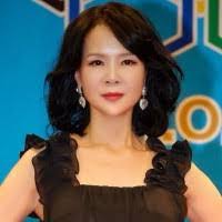 Sarah Zhou's Instagram, Twitter & Facebook