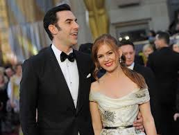 Sacha baron cohen and isla fisher talk with access' lilliana vazquez on the 2019 golden globes carpet about isla recently trading her signature red locks to. This Is How Sacha Baron Cohen Met His Wife Isla Fisher